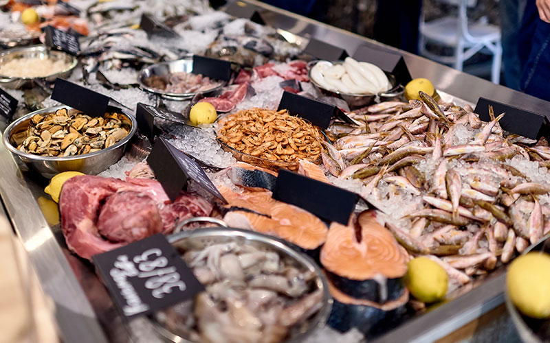 Ближче до моря: де в Києві поїсти риби і морепродуктів