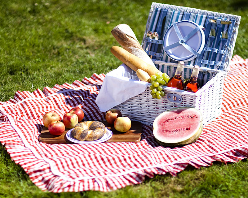 Збираємо кошик: що взяти з собою на пікнік?