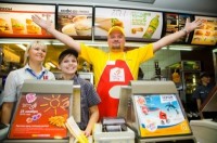McDonald's наградил стипендиями сотрудников