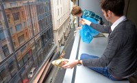 Австралийское кафе доставляет бутерброды при помощи парашютов