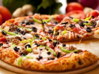 Американская пиццерия бесплатно раздает пиццу за хорошие оценки