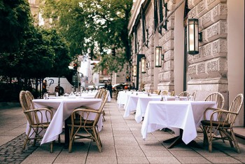 Свежий воздух и еда: летние террасы в ресторанах Киева (ч.2)