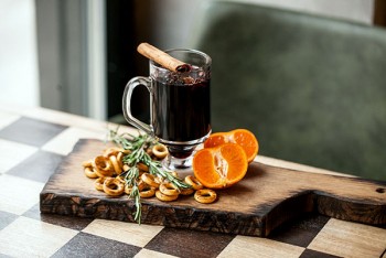 Наливаємо та зігріваємося: теплі алкогольні напої в ресторанах Києва